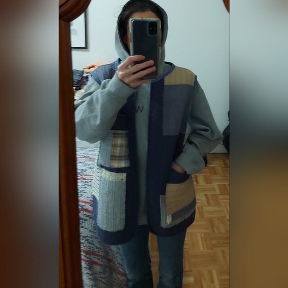 Sleeveless jacket made from an old short point.Unisex - Picture 3 of 10